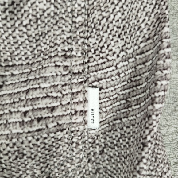 Vuori Kore Shorts Mens S Gray Athletic Lined Drawstring Gym Running 9" Ins - Picture 6 of 12